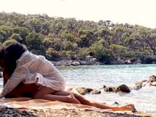 Sexo arriesgado en una playa pública | Casi atrapado - Pareja amateur caliente