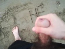 Casi pillado masturbándose en la playa