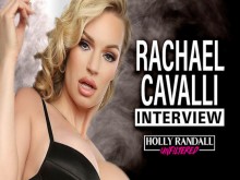 Rachael Cavalli: problemas de mamá, pasteles de crema y sexo en la playa