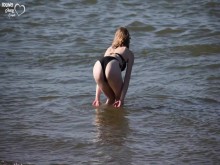 Acercándonos sigilosamente a un adolescente solitario en la playa y casi nos atrapan
