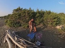 DEDOS ANALES PARA UNA PUTA: puta en playa pública analizada y paja