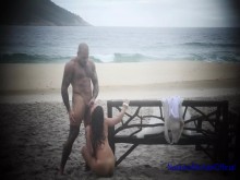 Follada en playa pública - verdadera pareja amateur - renovando votos y sexo en la playa