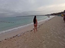 Esposa puta latina caminando por la playa se encuentra con Safado y tiene sexo con él 1