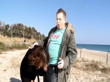 Paseo por la playa se convierte en chorro y cabalgada