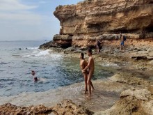 Buceadoras nos miran follar en la playa y nos ayudan un poco...