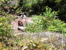 Voyeur extraño se folla a una chica en una playa nudista. ¡Está en shock!