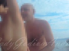 ¡Pareja italiana pillada teniendo un polvo arriesgado en la playa! ???? Corrida secretamente en la boca