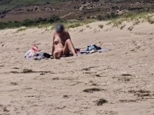 En la playa un desconocido se masturba mientras me mira