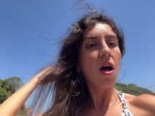 Hottie me chupa la polla en una playa pública y camina por la orilla con semen en la cara - Cumwalk