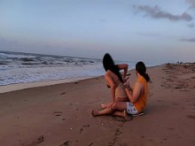 Tuvimos sexo en una playa pública.