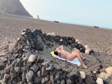 ¡Tiene suerte! Voyeur vino a la playa