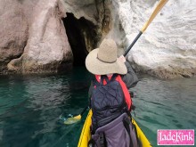 Turista estadounidense caliente recogida y follada en medio del mar - sexo en la playa pública