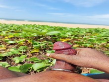 Cortar polla corrida en playa masaje con aceite y chico cingalés con anillo de polla - Sri Lanka