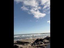 Public Beach: Mujeres ¿Te desnudarán y saltarán en el Océano Pacífico conmigo?