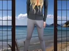 Enorme polla transexual hace yoga en la casa de la playa
