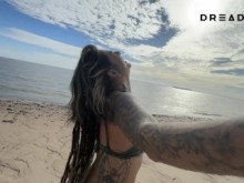 Hice un delicioso chorros en una playa para paraíso desierto