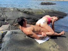 Mar, sol y sexo: me besó, me lamió y me folló en las rocas costeras