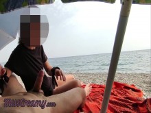 Dick Flash - Una chica me atrapó sacudiéndome en la playa pública y ayúdame a correrme - Misscreamy