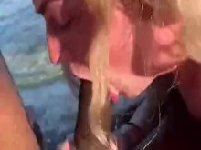 BBC rubio y de garganta profunda afuera en público en Jamacian Beach
