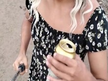 linda trans con sandalias nuevas muy caliente sale a caminar busca un pene grande y grueso