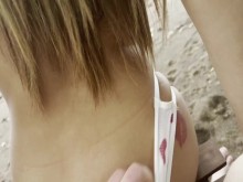 Compilación de mamadas en lugares públicos: la nena japonesa chupa en la playa y en la sala de ajuste