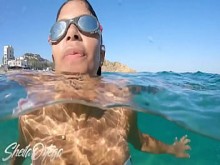 Sexo en la playa, agua interior con un ventilador - Sheila Ortega