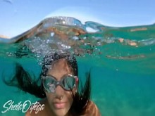 Sexo en la playa, agua interior con un ventilador - Sheila Ortega