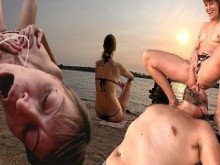 Aun de la playa húmeda en la playa con Almasol: Hot Wife (MILF) Squirts en la cara del marido