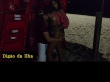 encantadora mujer casada captada en la playa, filmada por y el cornudo