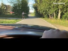 Esta chica con curvas me pidió que la llevara a casa, pero tenía otros planes