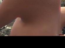 Racey tiene sexo con su daddy trevor de azúcar en el gimnasio de la playa al aire libre