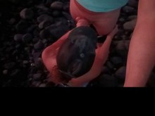 mamada publica en la playa con semen en las tetas