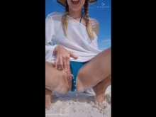 ORINAR EN LA BOCA EN LA PLAYA DE BAHAMA