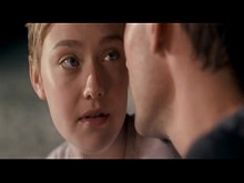 Dakota Fanning - Escena caliente en la playa