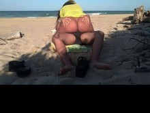 FOLLANDO CHUPANDO EN LA PLAYA