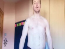 LongJohn0Hara se quita la ropa de playa y se mete en la ducha