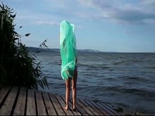 En la playa en el viento