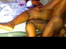 Ella vino de jugar en el Océano Índico directamente a mi cama para follar.