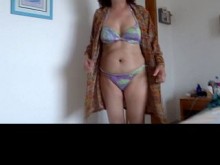 Madrastra en la playa necesita follar, nos masturbamos, me corro por todo su cuerpo