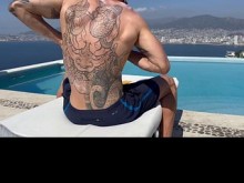 Sacada de leche en la playa de Acapulco