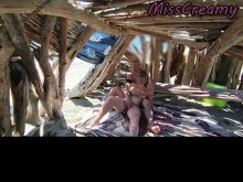 Estudiante Seduce a Profesora en Playa Pública de Canarias - Completo en FanCentro