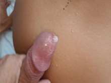 Mostrando su culo a toda la ciudad, lo que resulta en una gran carga de semen en el culo.