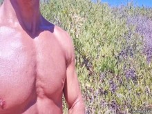 Risky Adventure - Corriendo con parada para tocarme la polla en playas públicas