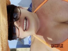 Me encanta provocar en la playa y ver a mi chico tan cachondo.