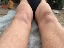 Milf peluda en topless en la playa ????️ Body Tour DJ Randomshuffle ???? Bush asomándose en traje de baño