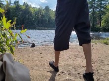 Muy Tímido Bañándose flaco en la playa