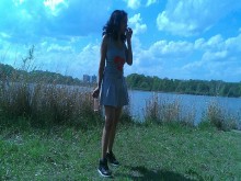 ESTRELLA DEL PORNO FEMENINA EN SOLITARIO SALE DE CAMPING PÚBLICO