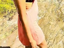 PLAYA NUDE SOLA MUJER CAMINANDO DOS ISLAS DE ÁRBOLES NUEVA YORK ORCHARD REAL