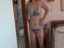 Video 2 de 3 - Mi esposa peluda de 58 años se exhibe en la playa, masturbación, follada, corrida