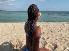 Khalessi 69 Debora el coño caliente de su amiga la Morena y Entrevista rapida en la playa 4K